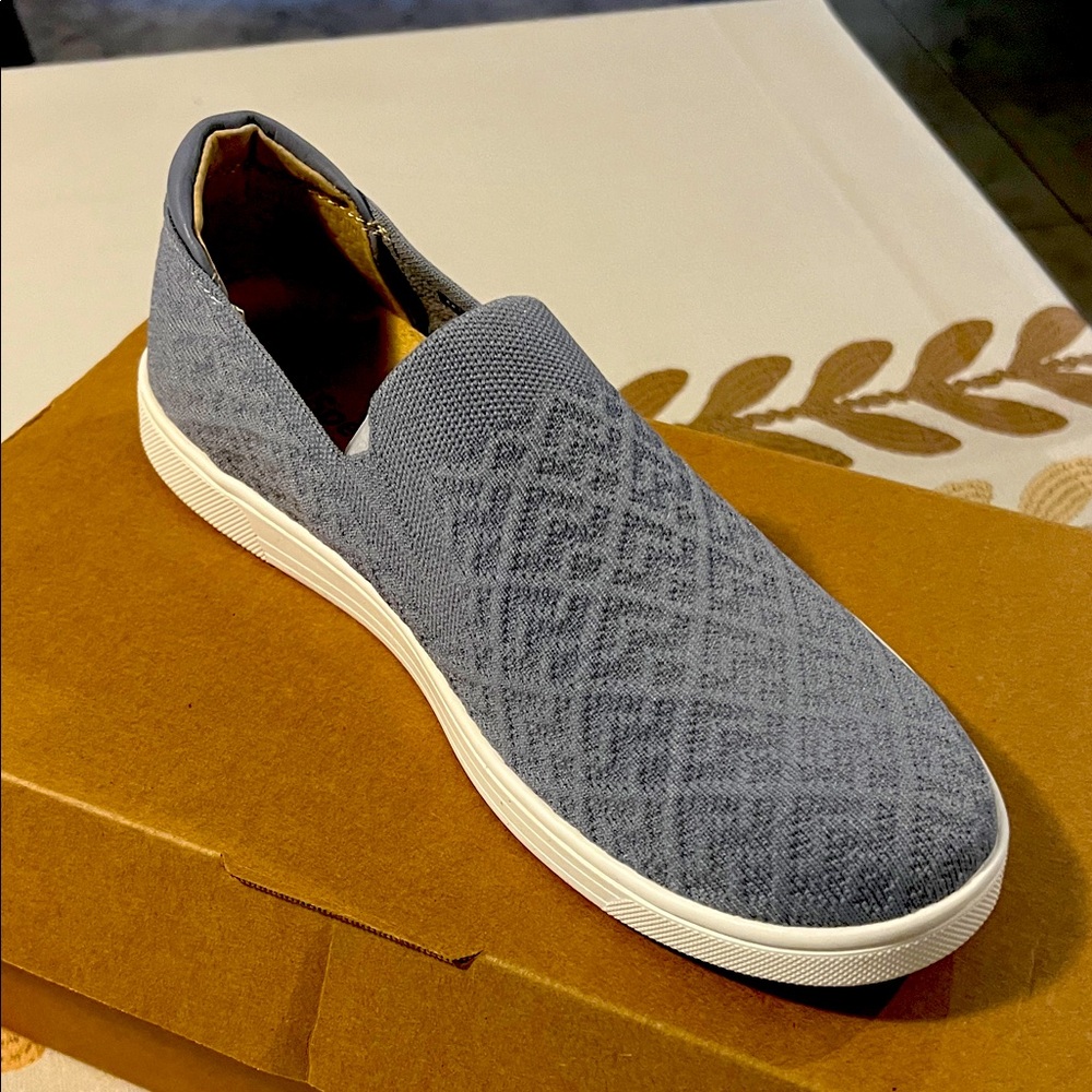 Women’s Mariner Ghost Grey size 8